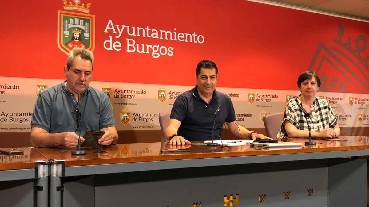 Roberto Fernández, Raúl Martínez y Silvia Torrente en la presentación de la XXXIV Feria de Oficios Artesanos