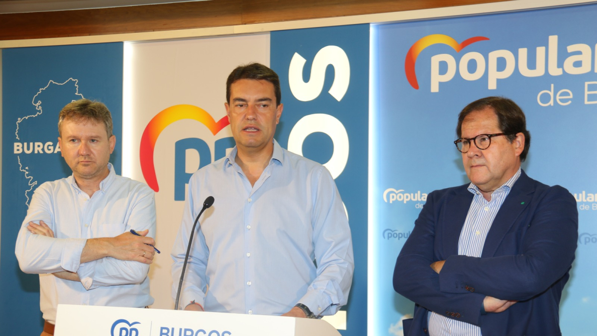 Lacalle, Ibáñez y De Foronda en la presentación de las políticas familiares del PP.