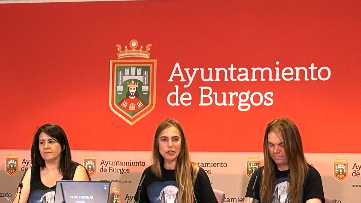 Laura Sagredo y Keeper (Zurbarán Rock), con la concejala de Festejos, Carolina Álvarez (centro).