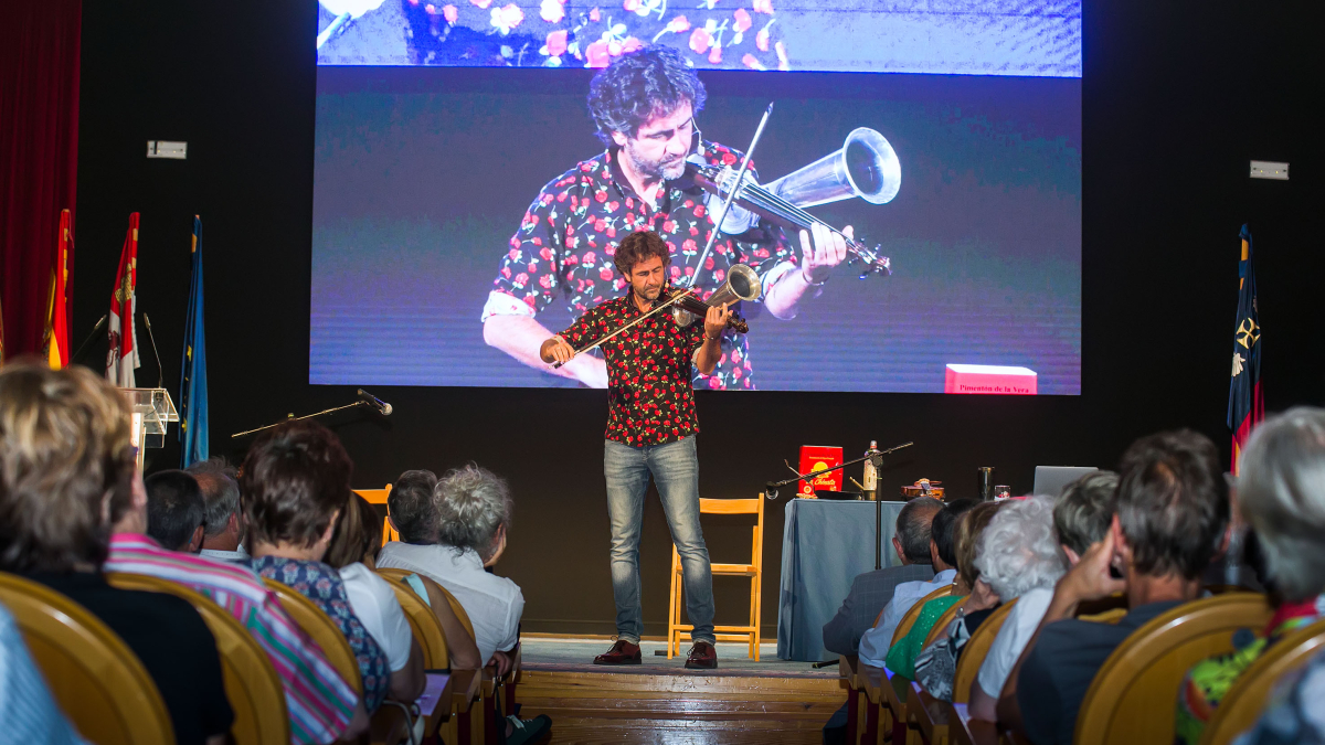 Galaz fue el encargado de la conferencia inaugural de los Cursos de Verano de la UBU.