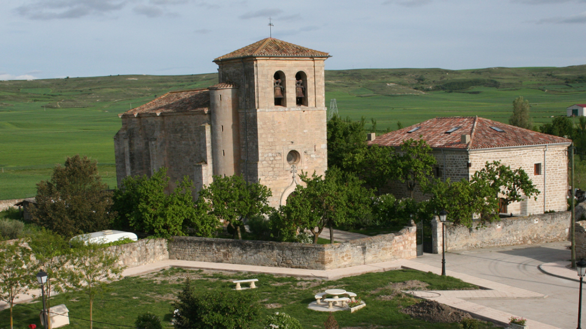 Iglesia de San Miguel de Vivar del Cid desde lo lejos