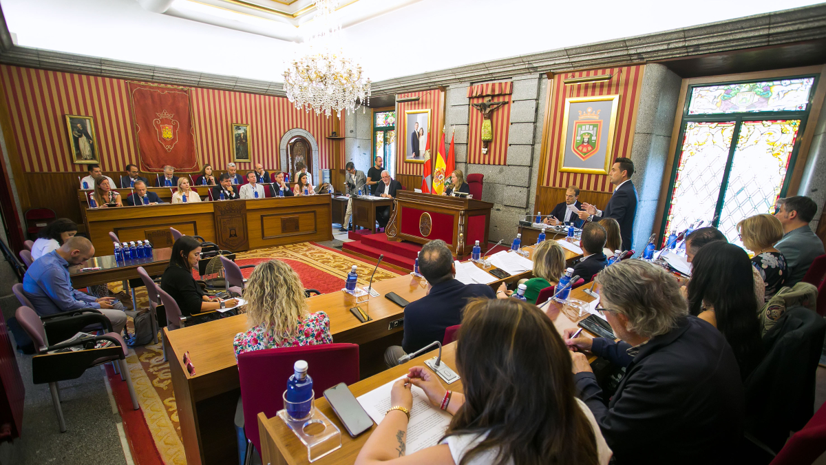 Daniel de la Rosa, durante su intervención en el pleno municipal para fijar las retribuciones de los ediles liberados.