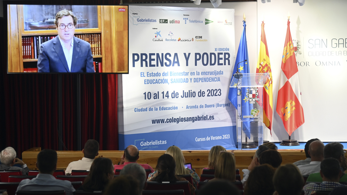 El presidente de la CEOE, Antonio Garamendi, aborda el futuro de la Formación Profesional en el XI curso universitario Prensa y Poder de Los Gabrielistas de La Aguilera, en Aranda de Duero