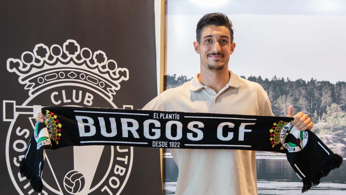 Álex Sancris, en su presentación como jugador del Burgos CF.