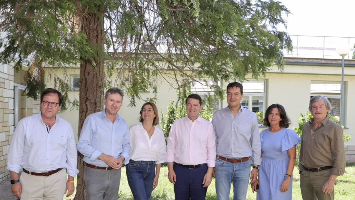 Miembros de las candidaturas del PP de Burgos junto al presidente autonómico de los populares, Alfonso Fernández Mañueco, en una visita a la Ribera.