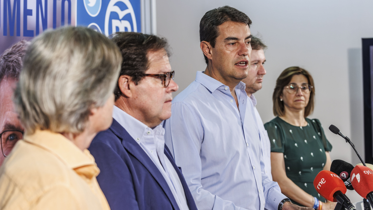 Los candidatos del PP al Congreso y al Senado en las próximas elecciones generales del 23J durante el balance de campaña.