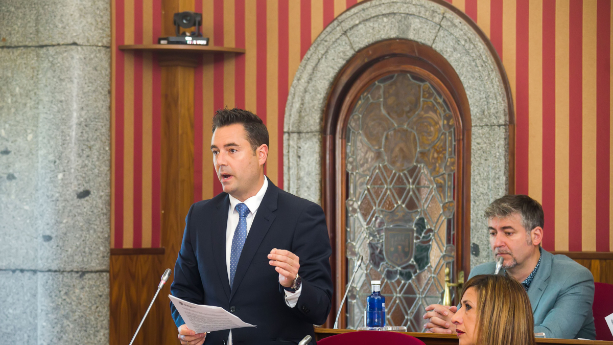 El portavoz del PSOE en el Ayuntamiento de Burgos, Daniel de la Rosa, en el último pleno municipal.