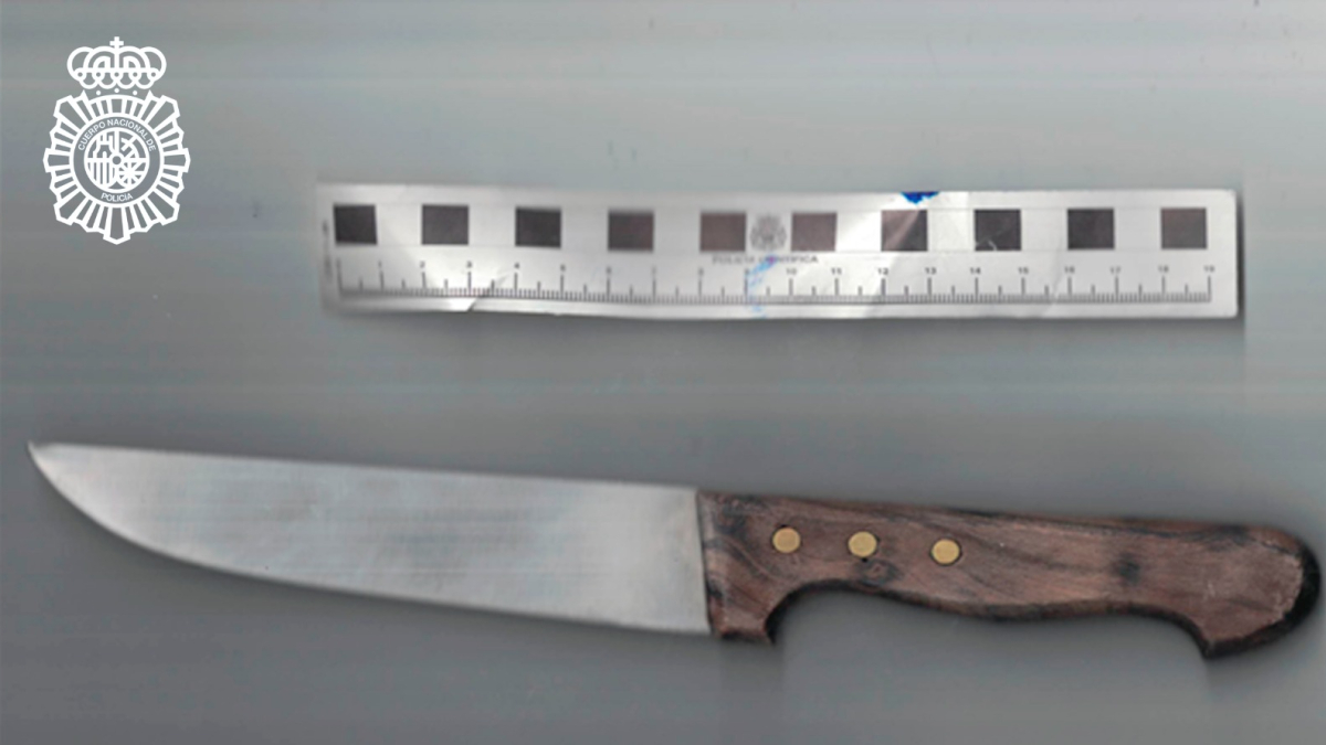 Imagen del cuchillo que utilizó el detenido para amenazar al dueño del bar