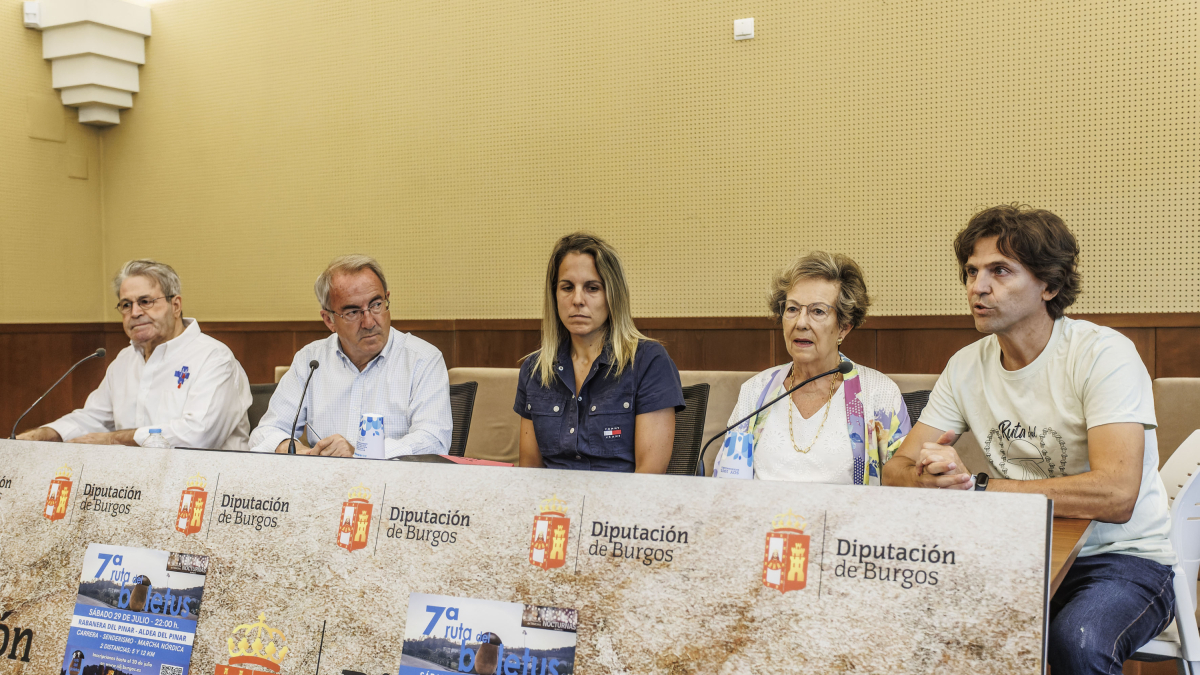 Impulsores de la Ruta del Boletus junto a representantes de las entidades cuya labor quieren apoyar en esta ocasión: Afabur y Donantes de Sangre.
