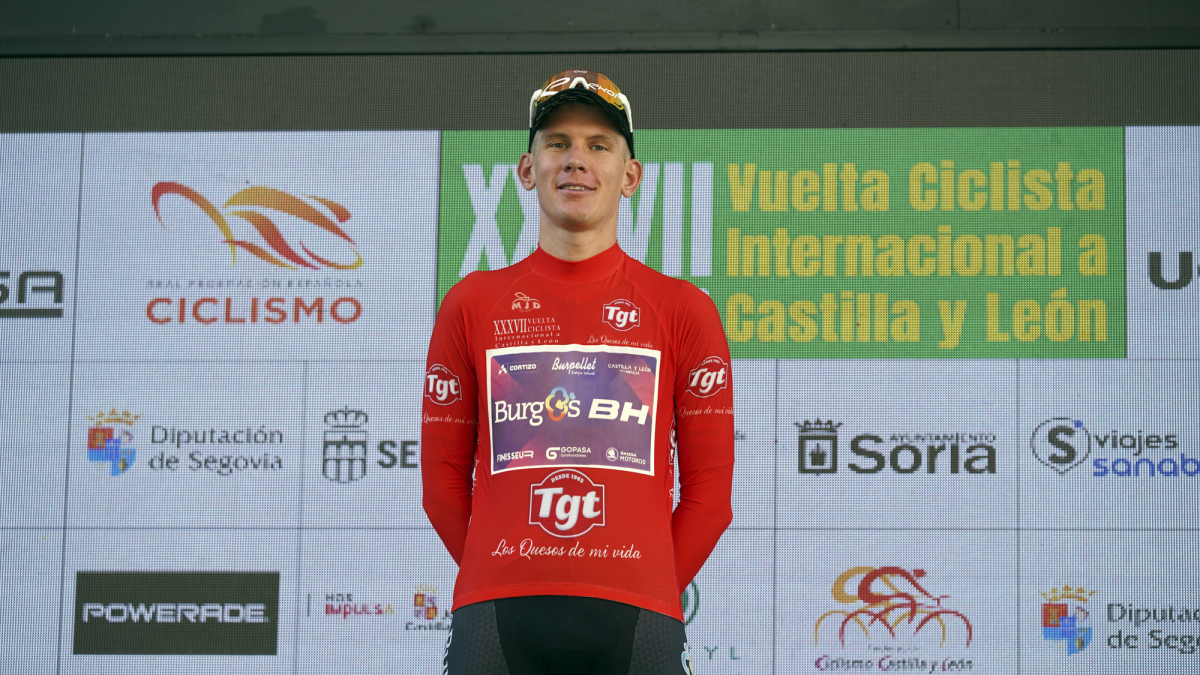 Jetse Bol sube al podio en Soria como líder de la clasificación de la montaña.