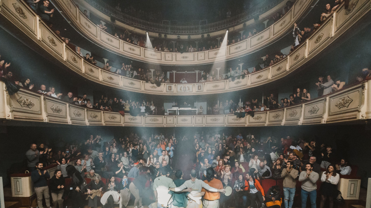 El Nido despidiendo su concierto en el Teatro Principal de Burgos