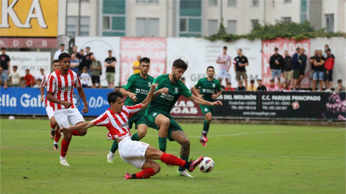 Imagen del encuentro entre el Burgos CF y el Sporting.