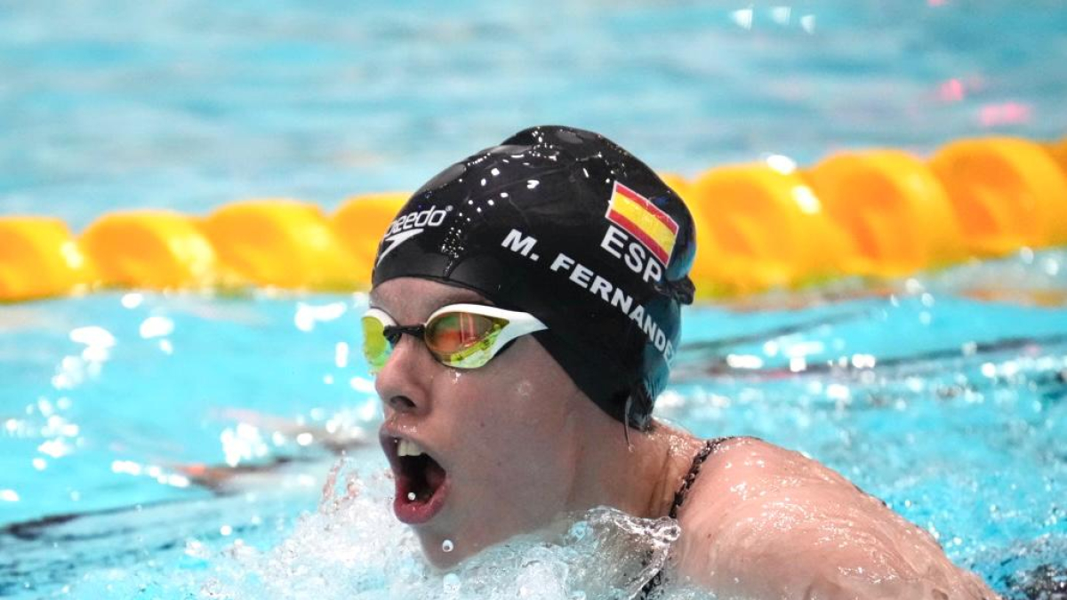 Marta Fernández compitiendo en la final los 150m estilos en Manchester.