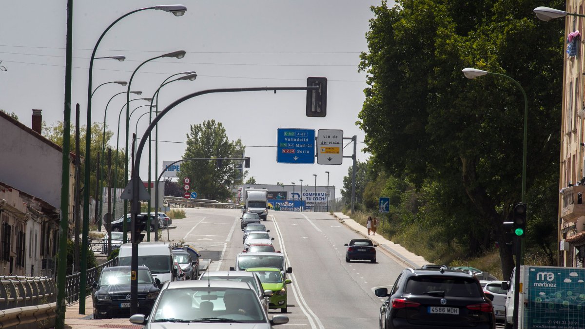 Acceso sur a Burgos hacia la calle Madrid, a la altura de la calle La Ventosa. TOMÁS ALONSO