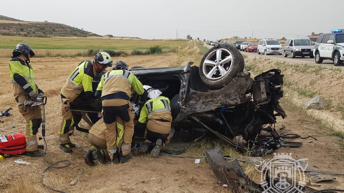 Los Bomberos intervienen en el lugar del accidente.