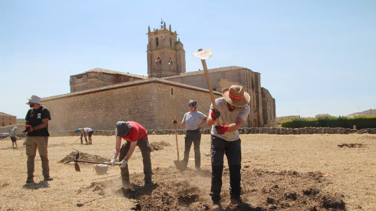 Parte de la campaña se desarrolla en el entorno de la Colegiata de Santa María la Real de Sasamón.