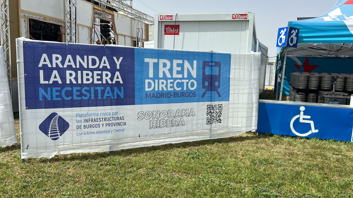 ''Photocall' en el recinto del Sonorama para defender la reapertura del Tren Directo.