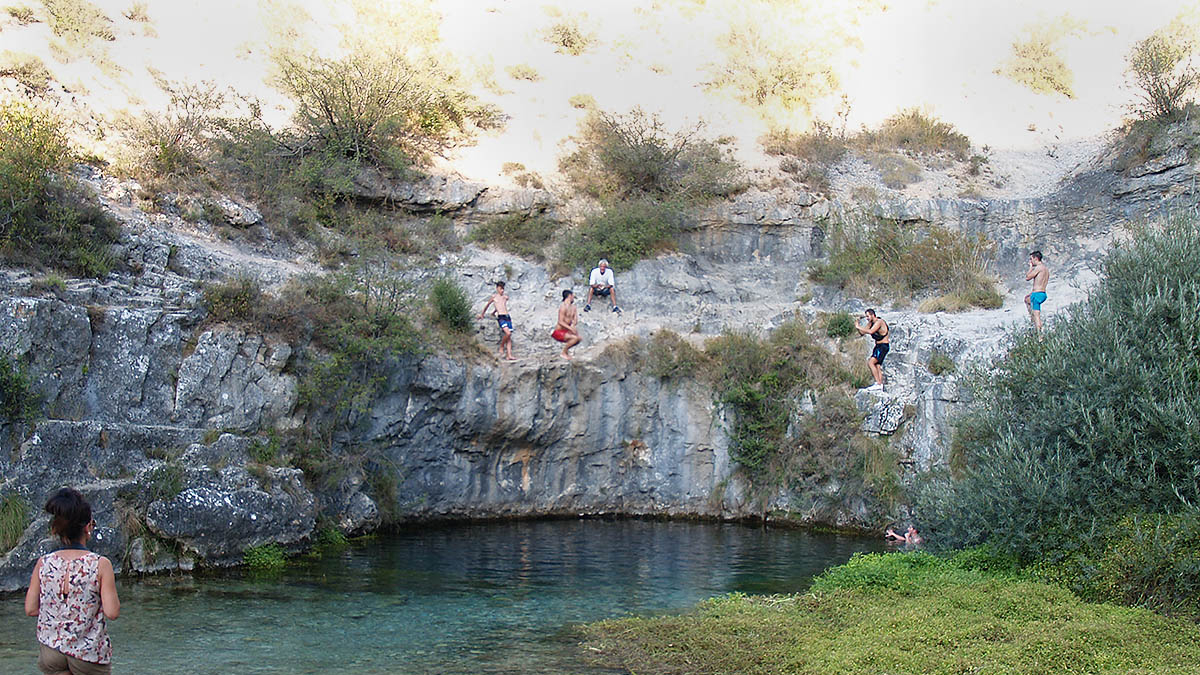 El Pozo Azul de Covanera, zona para bañistas y espeleobuceadores.