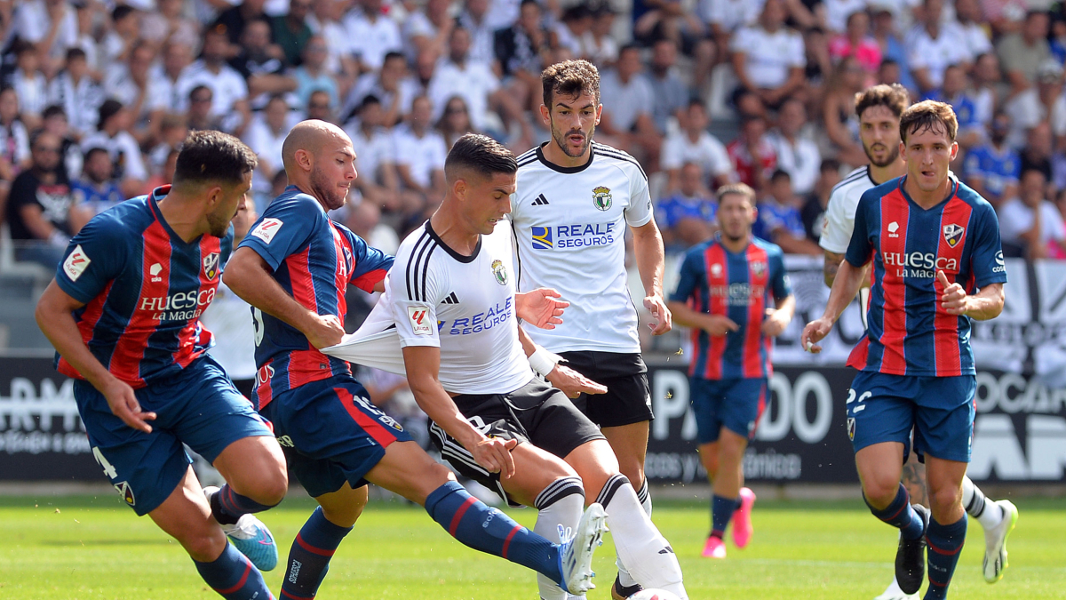 Imagen del partido entre el Burgos CF y el Huesca disputado en El Plantío.