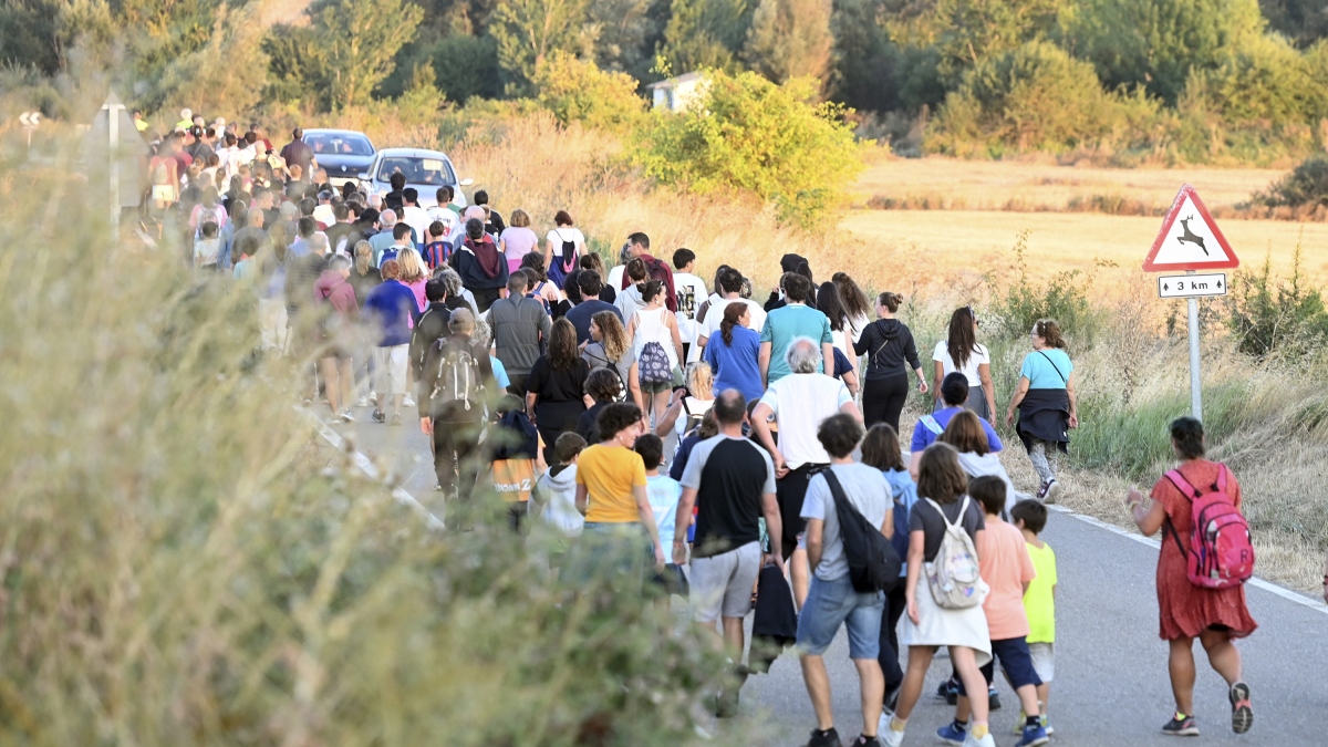 La Marcha Solidaria entre Agés y Santovenia reunió a 512 personas en 2023.