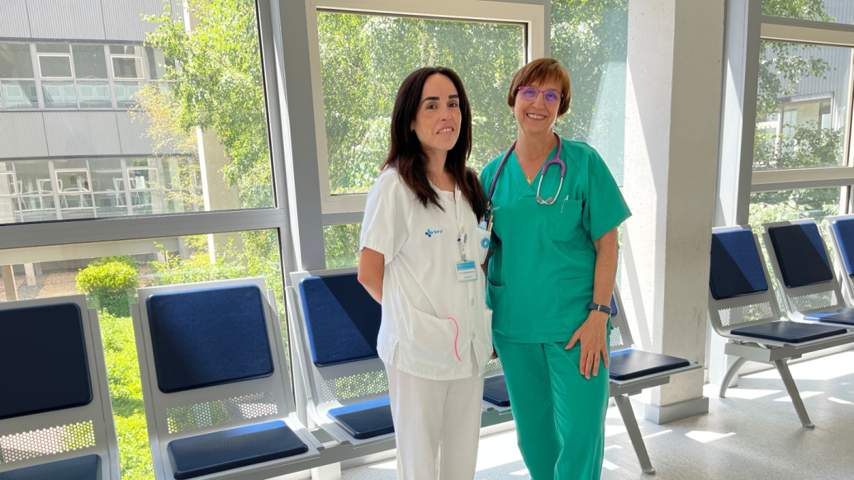 De izquierda a derecha: Leticia Moreno, Supervisora de la Unidad de Neumología y coordinadora del proyecto y la Dra. Lourdes Lázaro, responsable de la Unidad de Tabaquismo del HUBU.