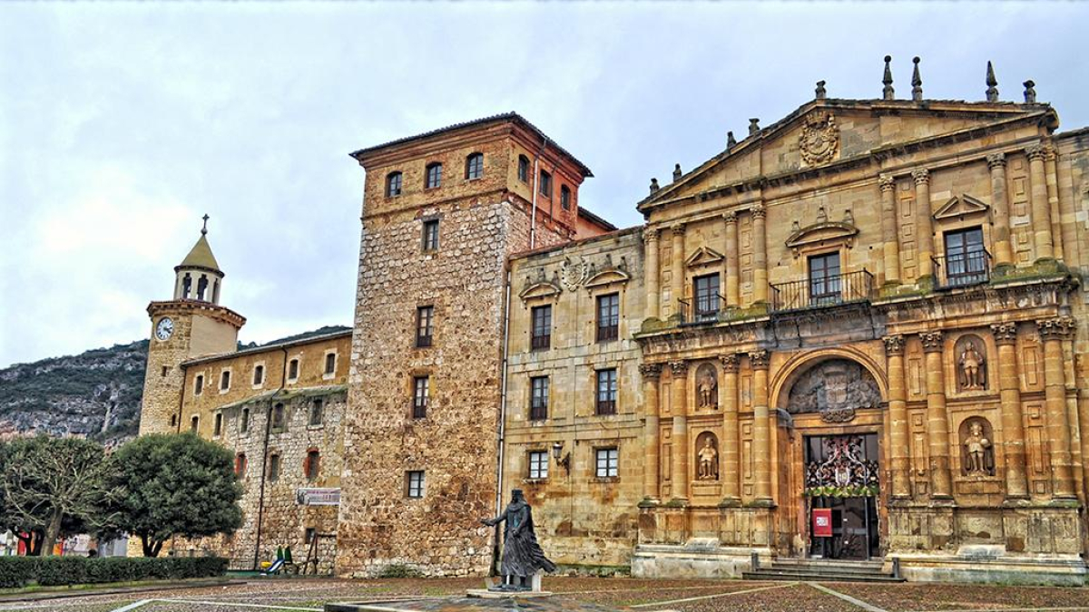 Fachada del monasterio de San Salvador de Oña