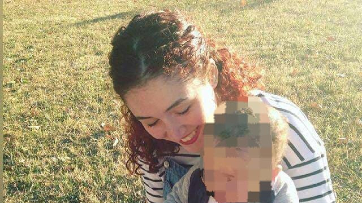 Lucía del Mazo falleció en febrero de 2018. En la foto posa con su bebé
