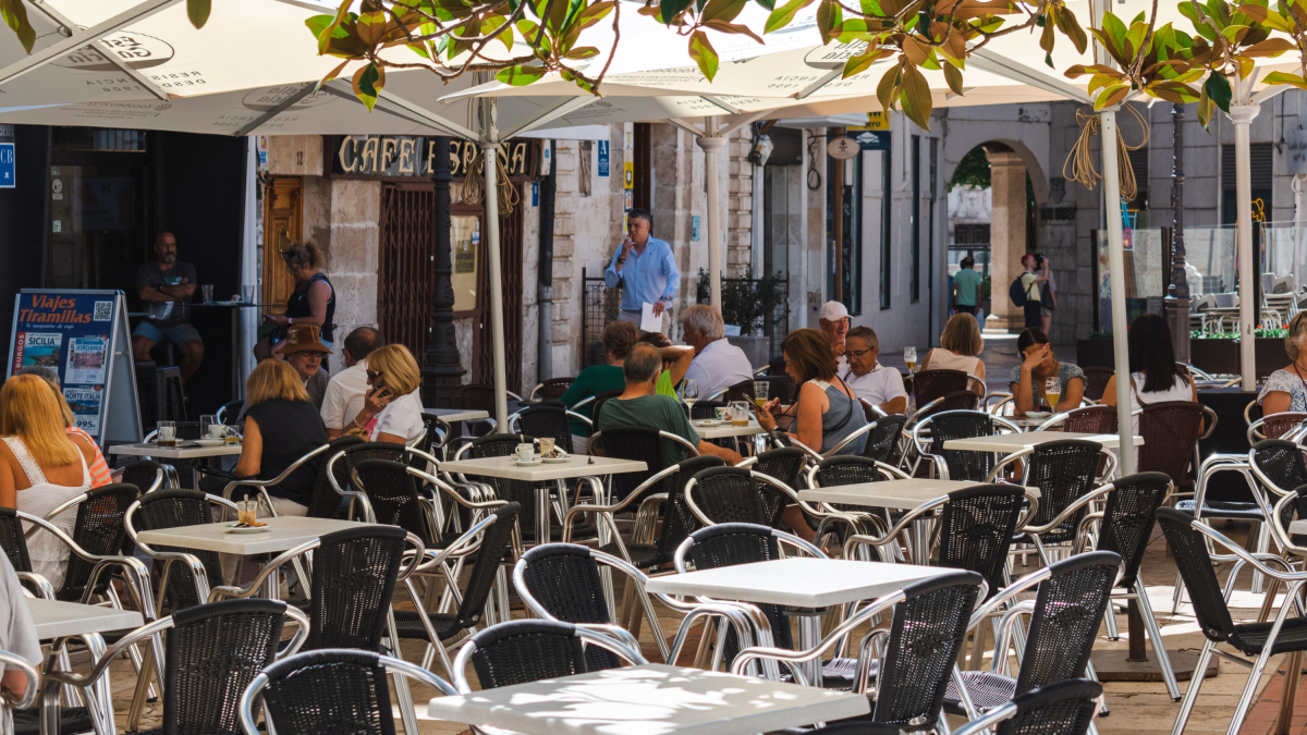 Una de las numerosas terrazas del centro de Burgos.
