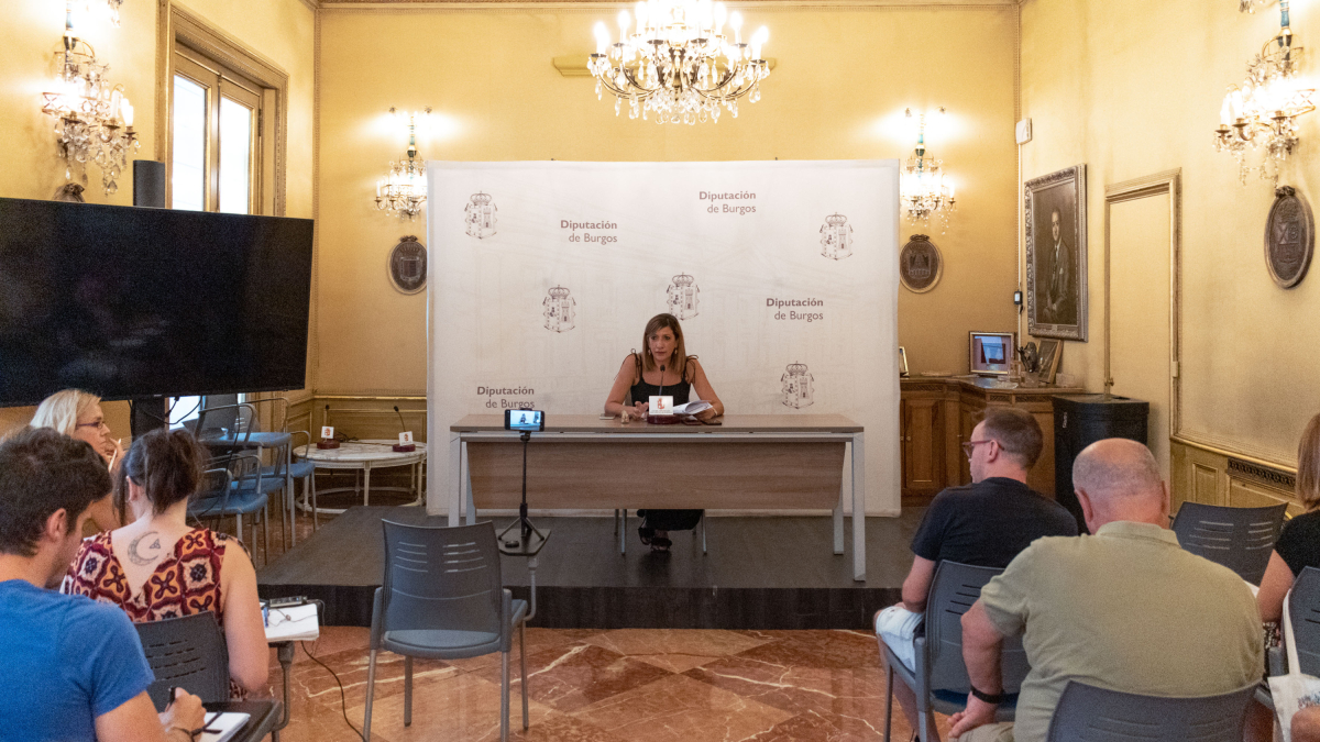Nuria Barrio, portavoz del grupo de diputados provinciales del PSOE, en rueda de prensa.