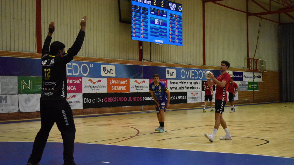 El UBU San Pablo vende al Andebol Póvoa portugués en el XXX Torneo Internacional en Oviedo.