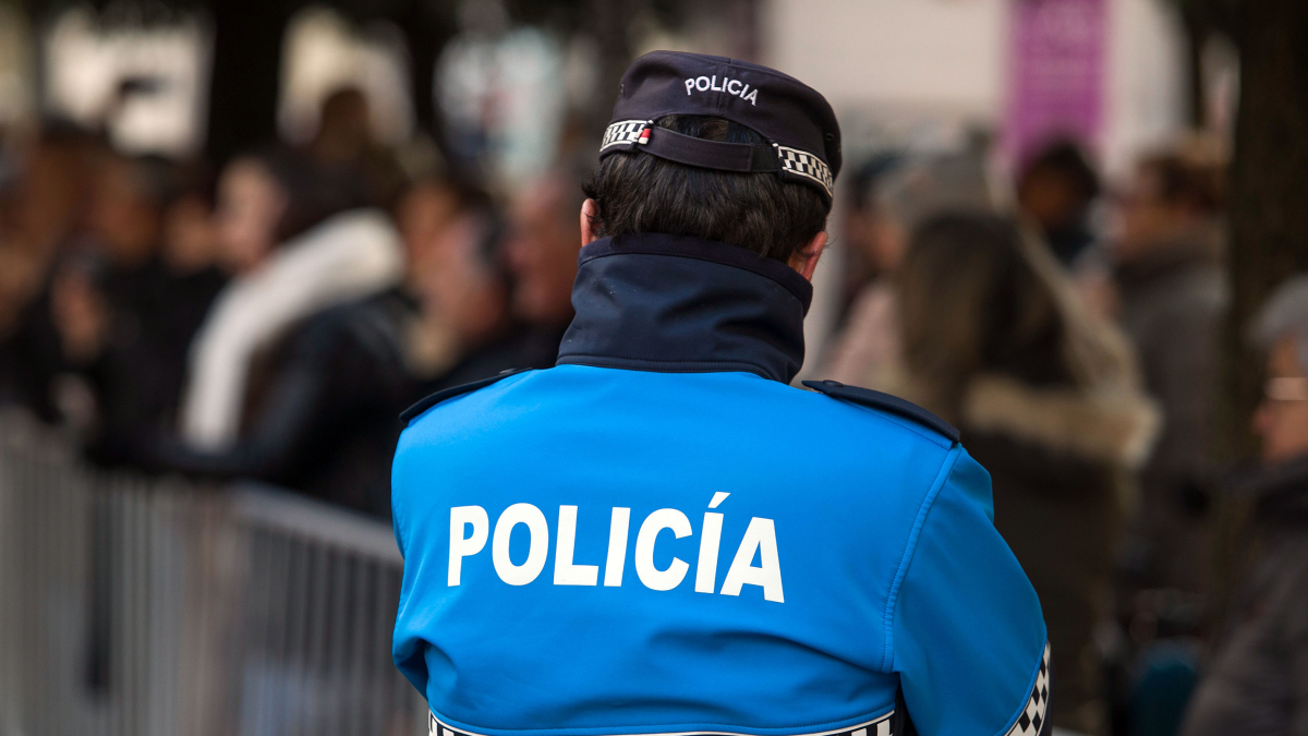 Dos detenidos por malos tratos y agredir a los agentes.