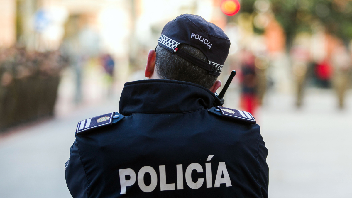 Un agente de la Policía Local de Burgos en una imagen de archivo