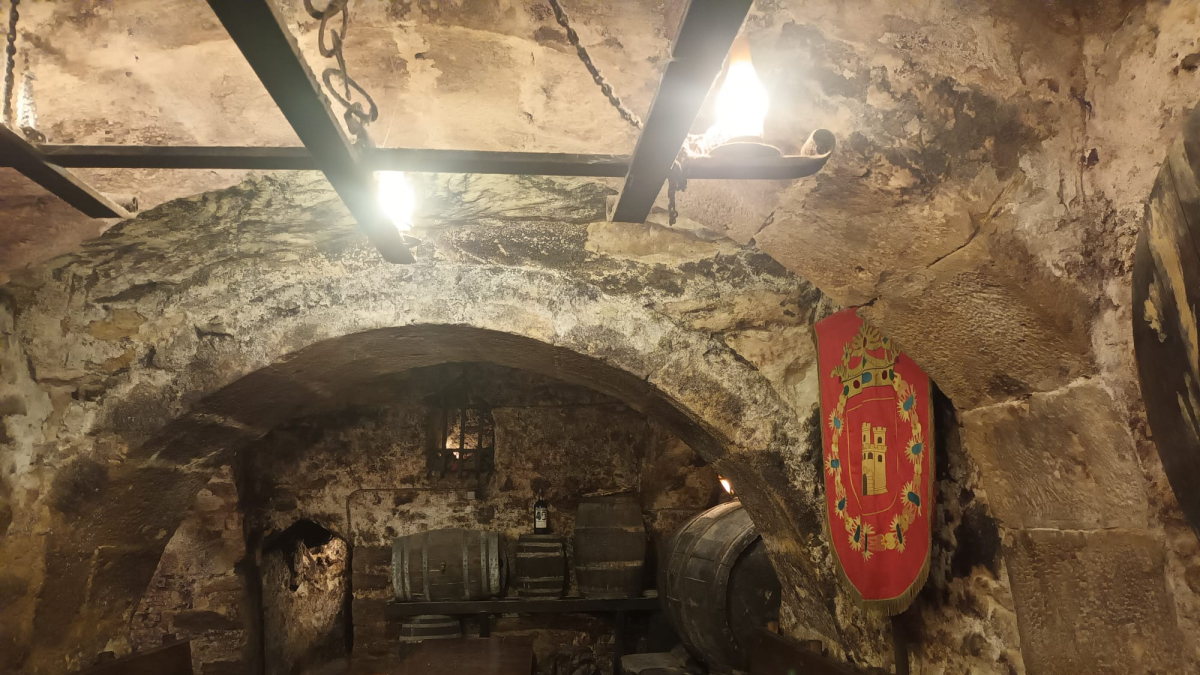 La Peña Tierra Aranda protege y vela por el mantenimiento de una de las bodegas subterráneas más bonitas de la Ribera del Duero