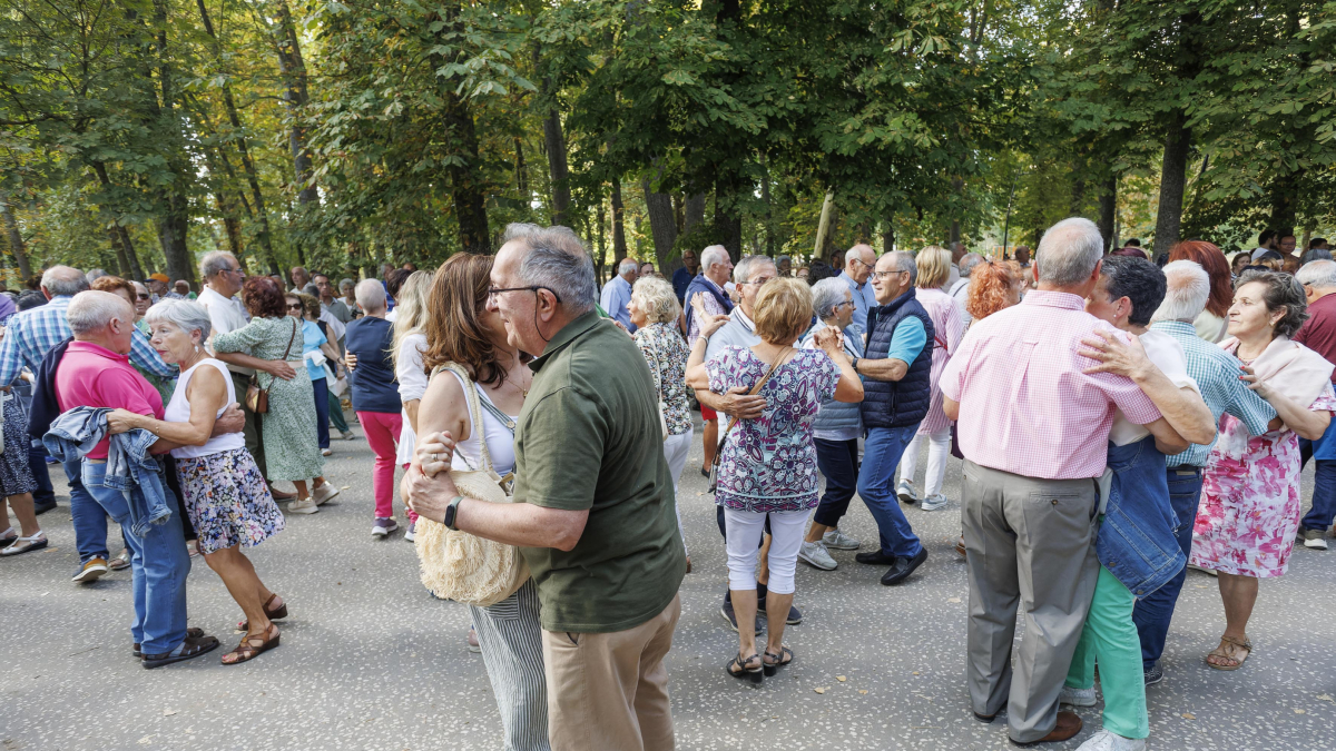 Segunda sesión de Bailes de Tarde en el paseo de la Quinta.
