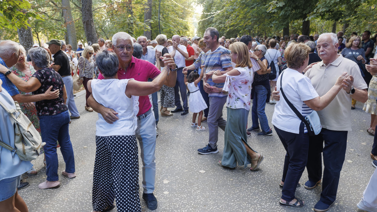 Segunda sesión de Bailes de Tarde en el paseo de la Quinta.