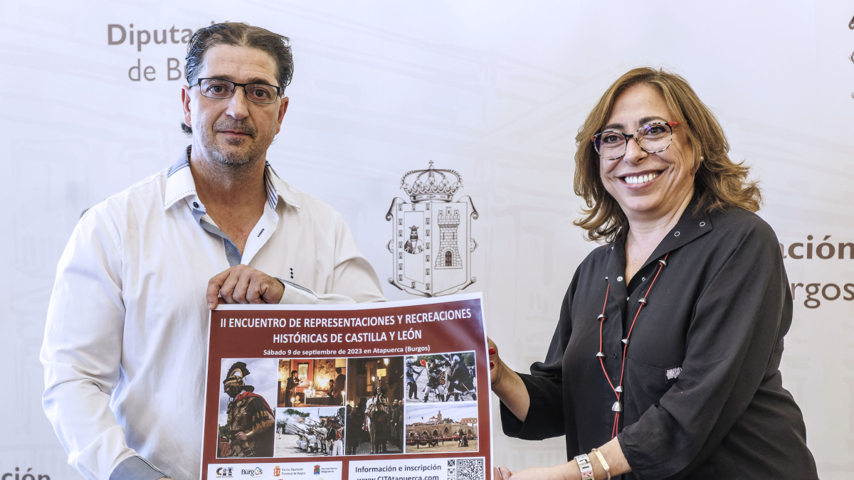 Ignacio Martínez y Raquel Contreras en la presentación del II Encuentro de representaciones históricas