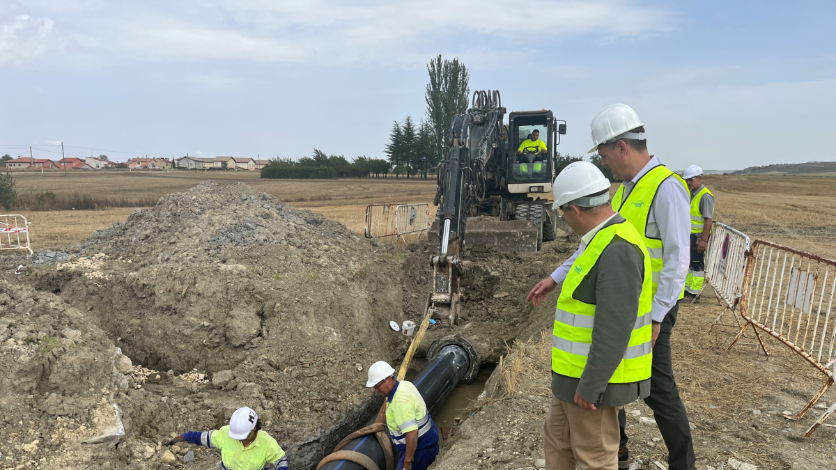 El vicealcalde, Fernando Martínez-Acitores, durante una visita a las obras de las nuevas canalizaciones de Aguas.