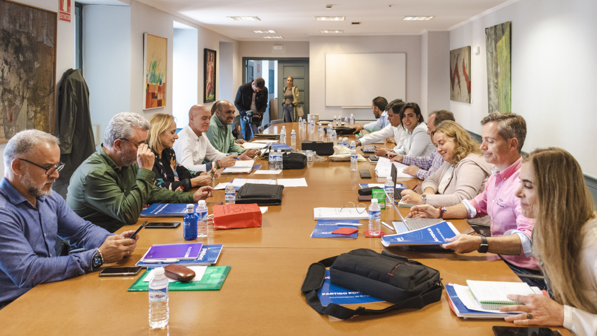 Durante la mañana de domingo el PP planteó sus prioridades para el nuevo presupuesto. Por la tarde cónclave PP y Vox para definir las prioridades de su acuerdo de gobierno a tres años.