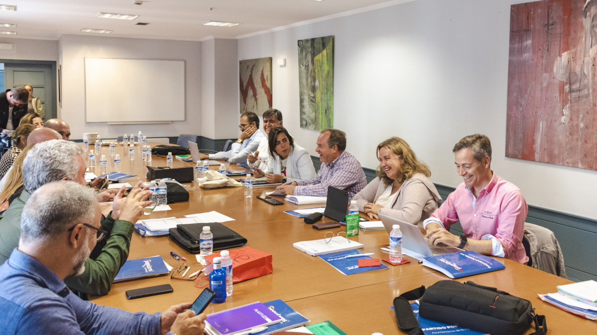 Reunión dominical de concejales de PP y Vox para definir las prioridades del nuevo presupuesto municipal de 2024.