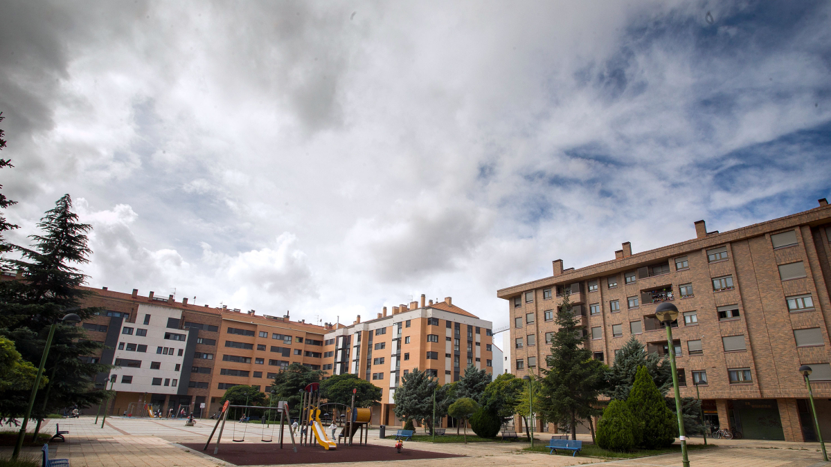Visón general de la plaza Rovira i Virgili, en el distrito oeste de Burgos