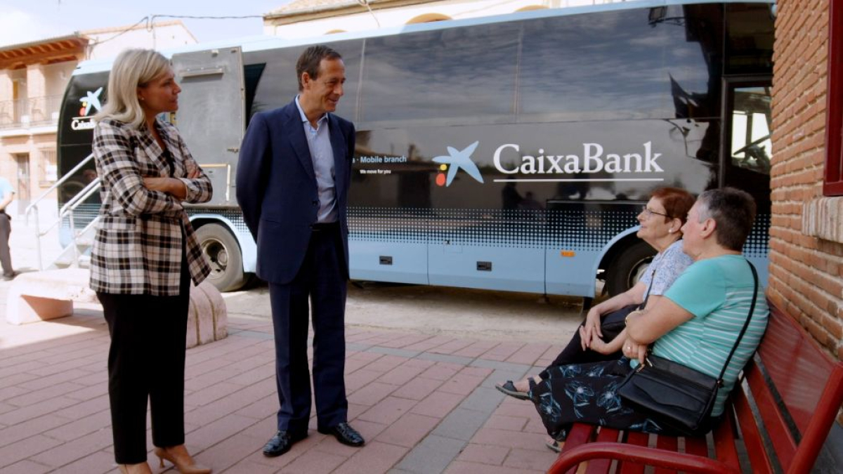 Visita de los responsables a una de las oficinas.