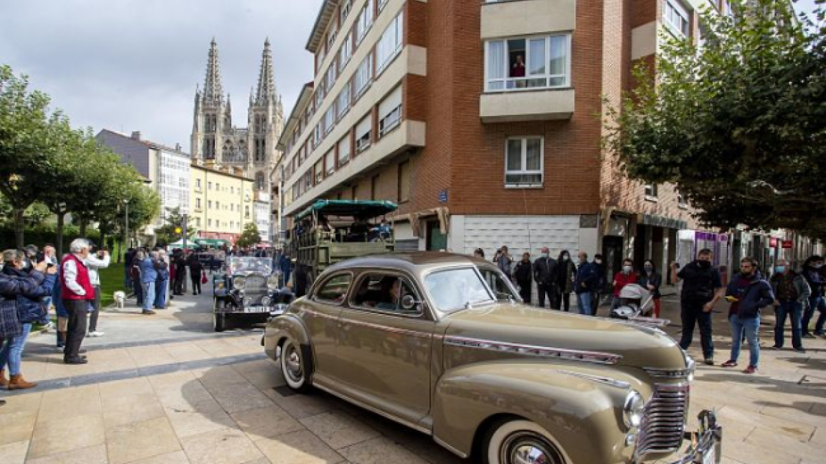 El Club Burgalés de Vehículos Históricos ofrece paseos en favor de la Aecc.