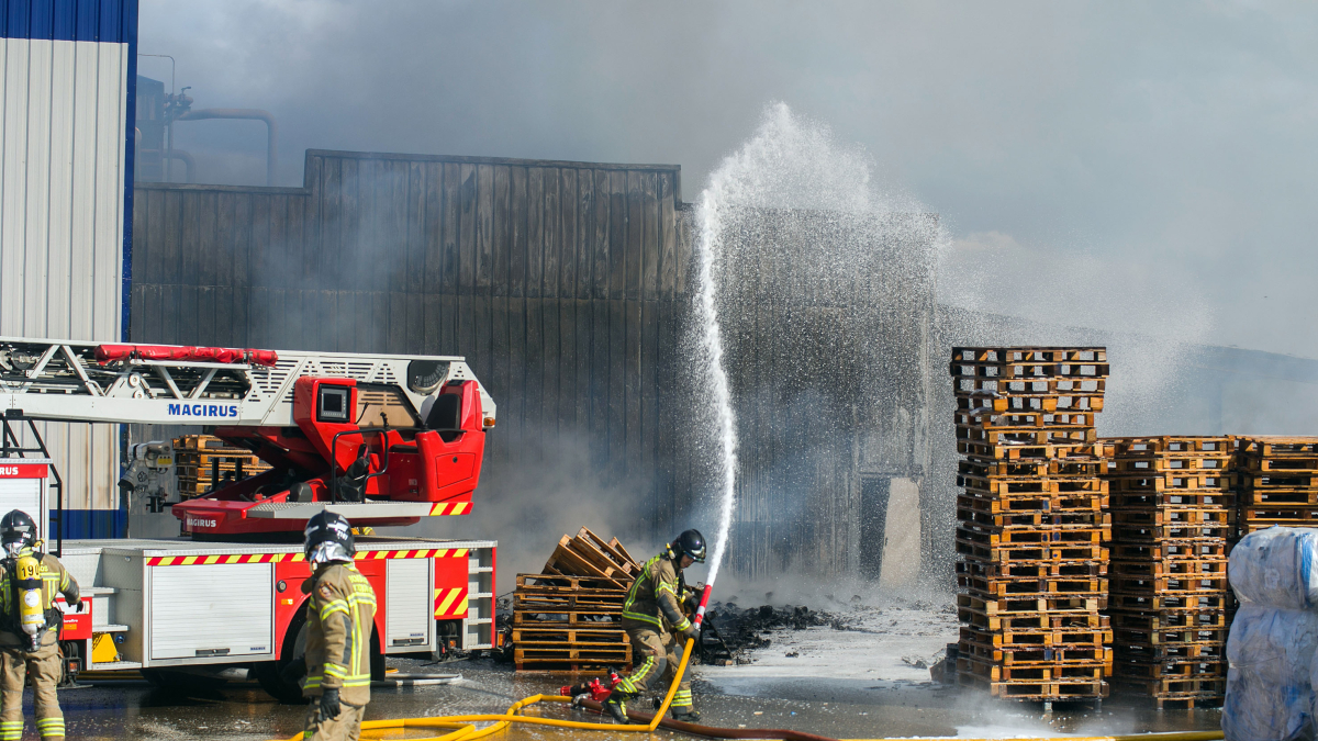 Incendio en Torreplas, polígono de Gamonal.
