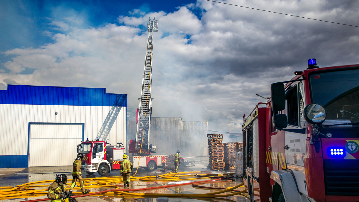 Incendio en Torreplas, polígono de Gamonal.