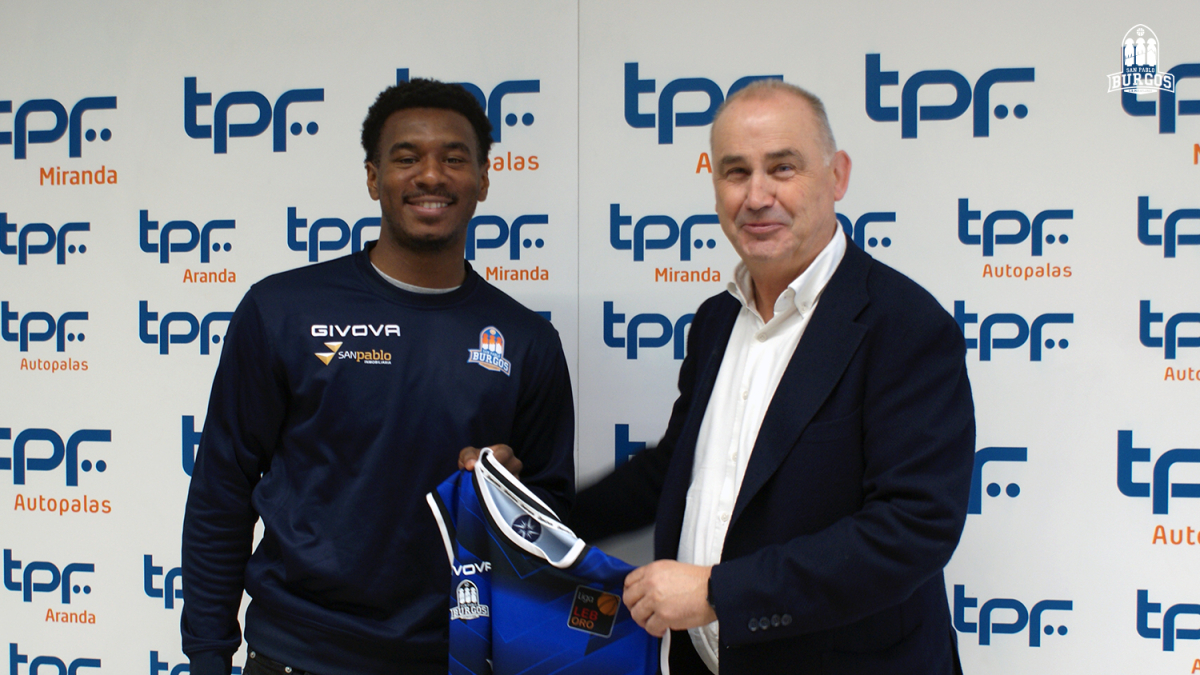 Speight y Arribas se saludan durante la presentación en la sede de TPF.