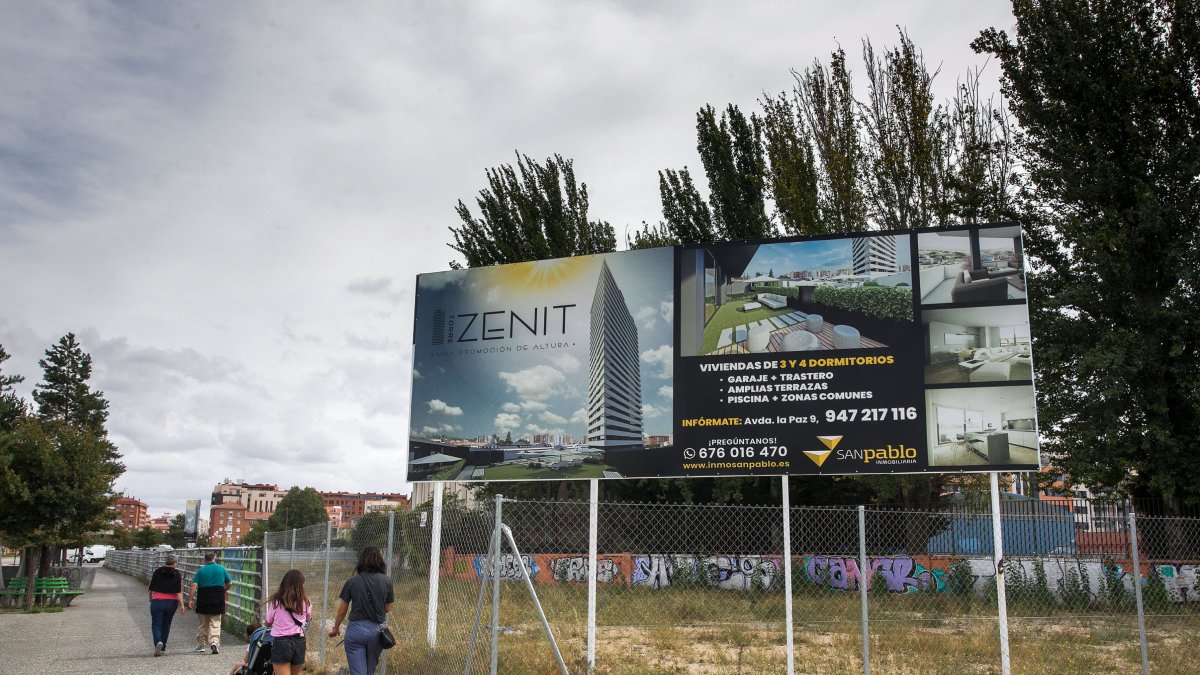 Parcela de la Torre Zenit, en el bulevar y en las traseras del polideportivo San Pedro y San Felices de Burgos.