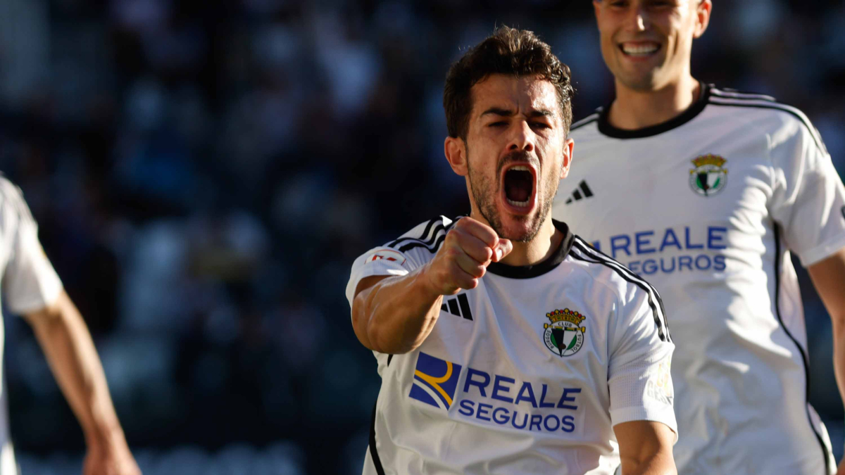 Curro celebra uno de dos dos goles marcados al Elche.