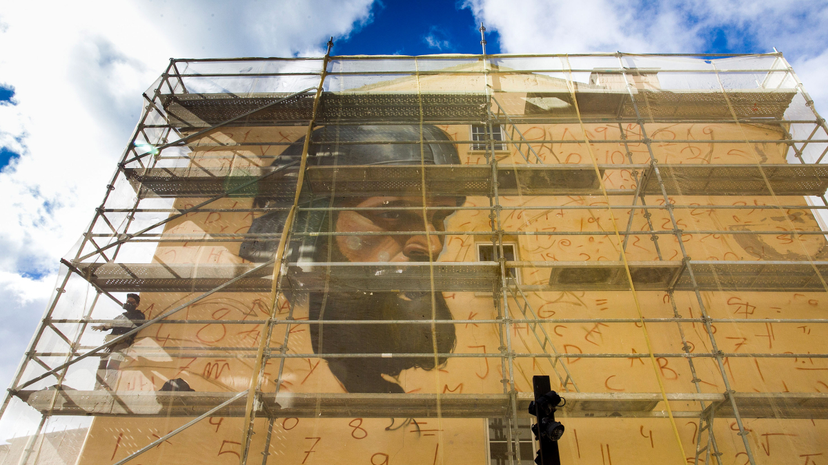 Imagen del mural de la calle Alvar Fáñez.