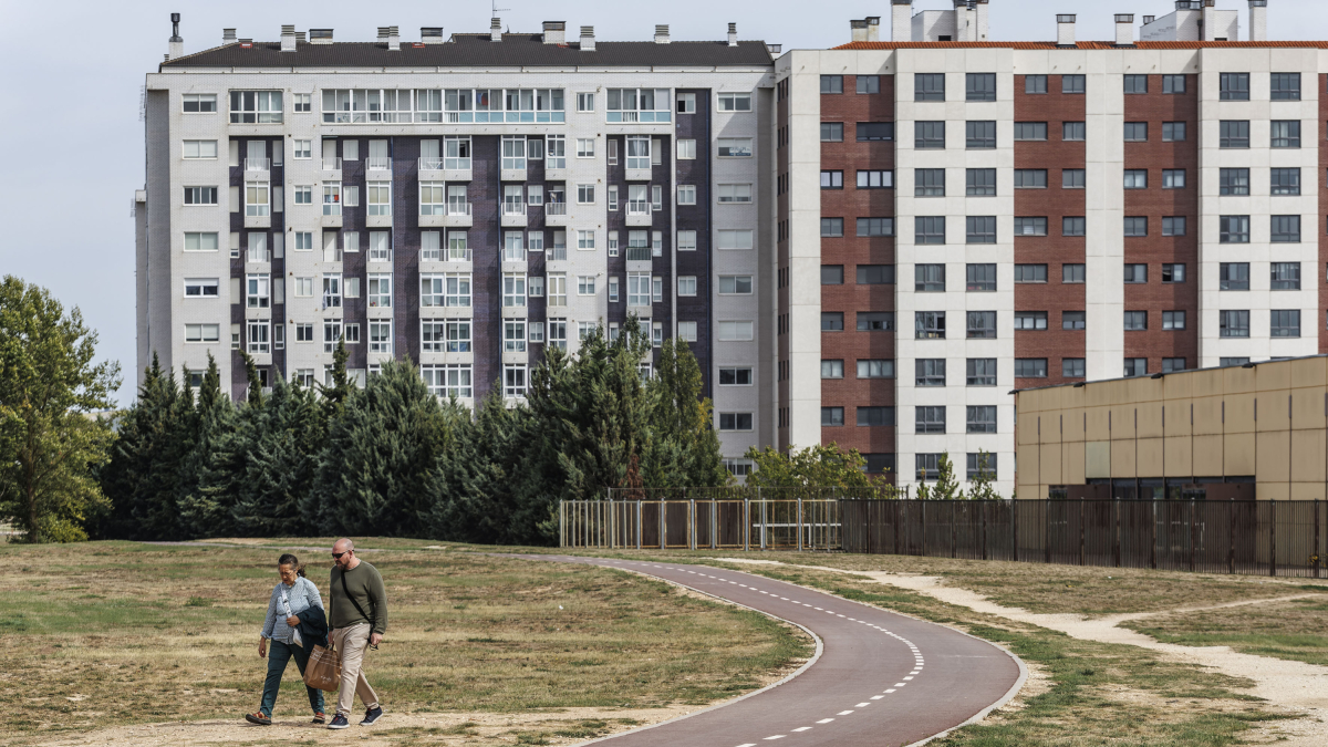 Esta es la parcela frente al HUBU y junto al polideportivo Talamillo en la que el PSOE plantea desarrollar un jardín botánico y terapéutico.