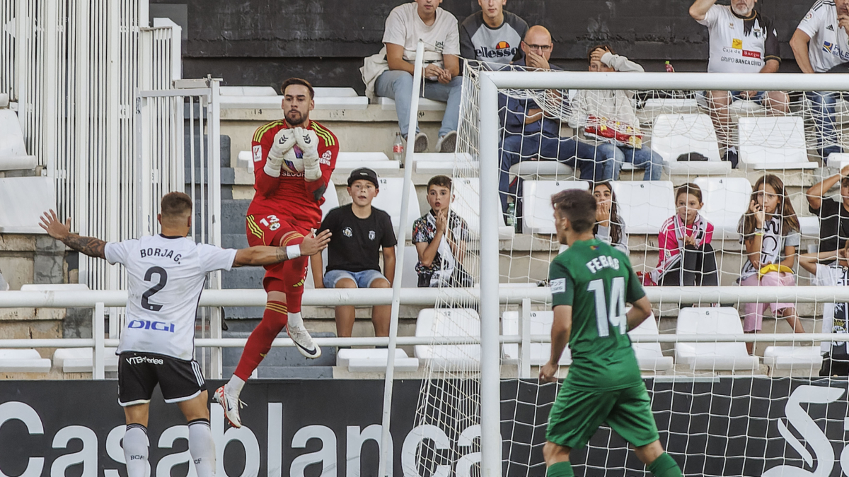 Caro, durante el partido ante el Elche en El Plantío.